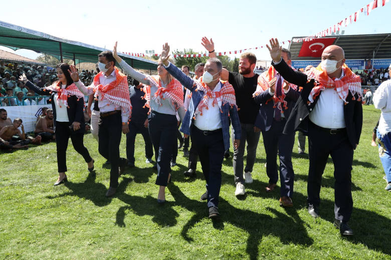 Başkan Böcek’ten Merkezefendi güreşlerine destek