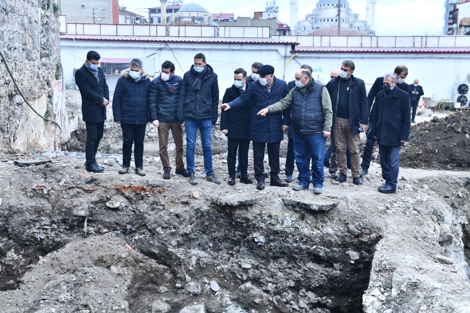 BAŞKAN ZORLUOĞLU PAZARKAPI’DA İNCELEMELERDE BULUNDU