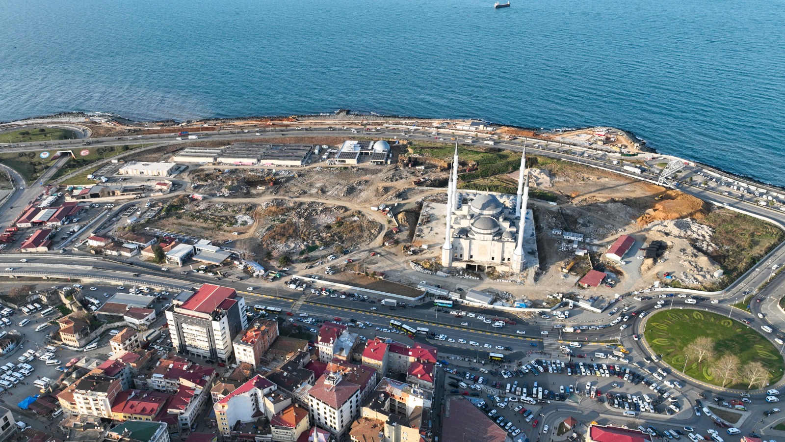 BAŞKAN ZORLUOĞLU TRABZON’UN YENİ YAŞAM ALANINDA İNCELEMELERDE BULUNDU