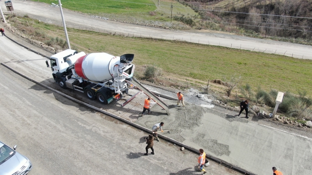 BÜYÜKŞEHİR BELEDİYESİ BOZULAN KURTULUŞ YOLU’NU YENİLİYOR