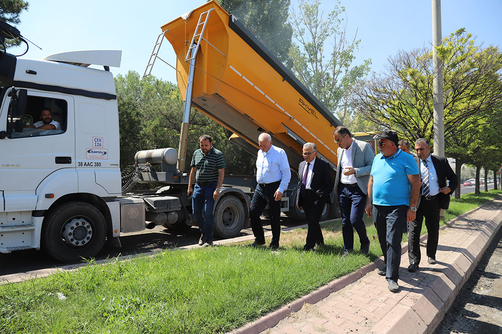 Büyükşehir İle Yollar Yenileniyor