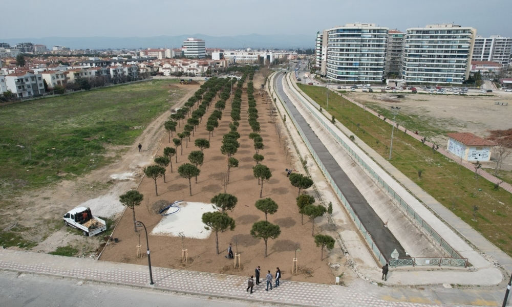 CUMHURİYET MAHALLESİ'NDE 12 BİN METREKARELİK PEYZAJ ÇALIŞMASI