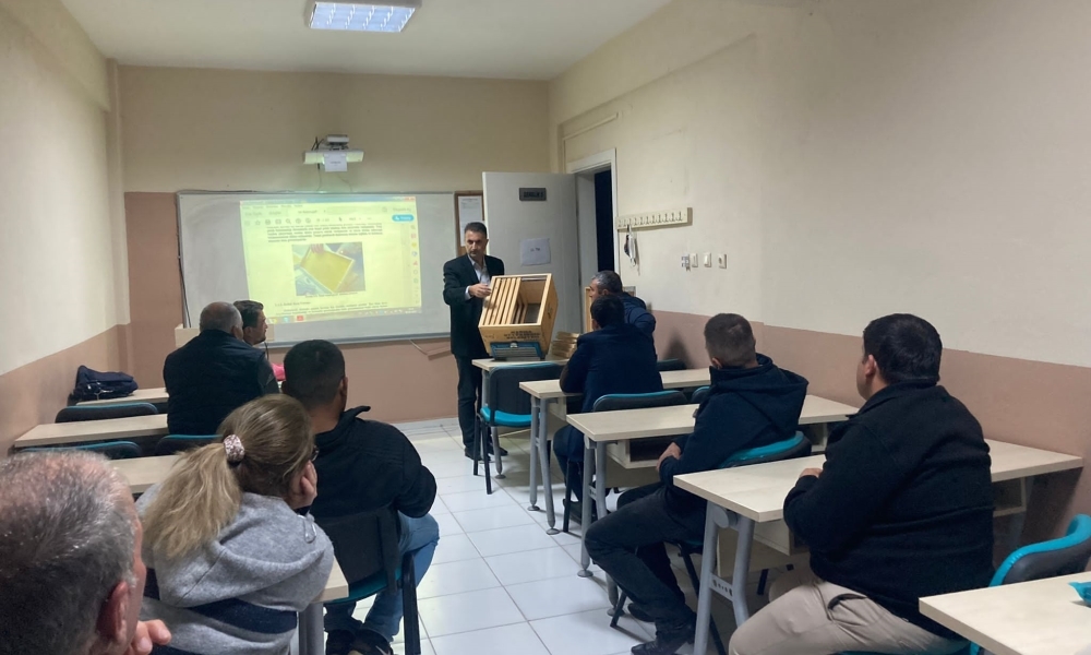 GÖLMARMARA’DA TEMEL ARICILIK EĞİTİMİ BAŞLADI