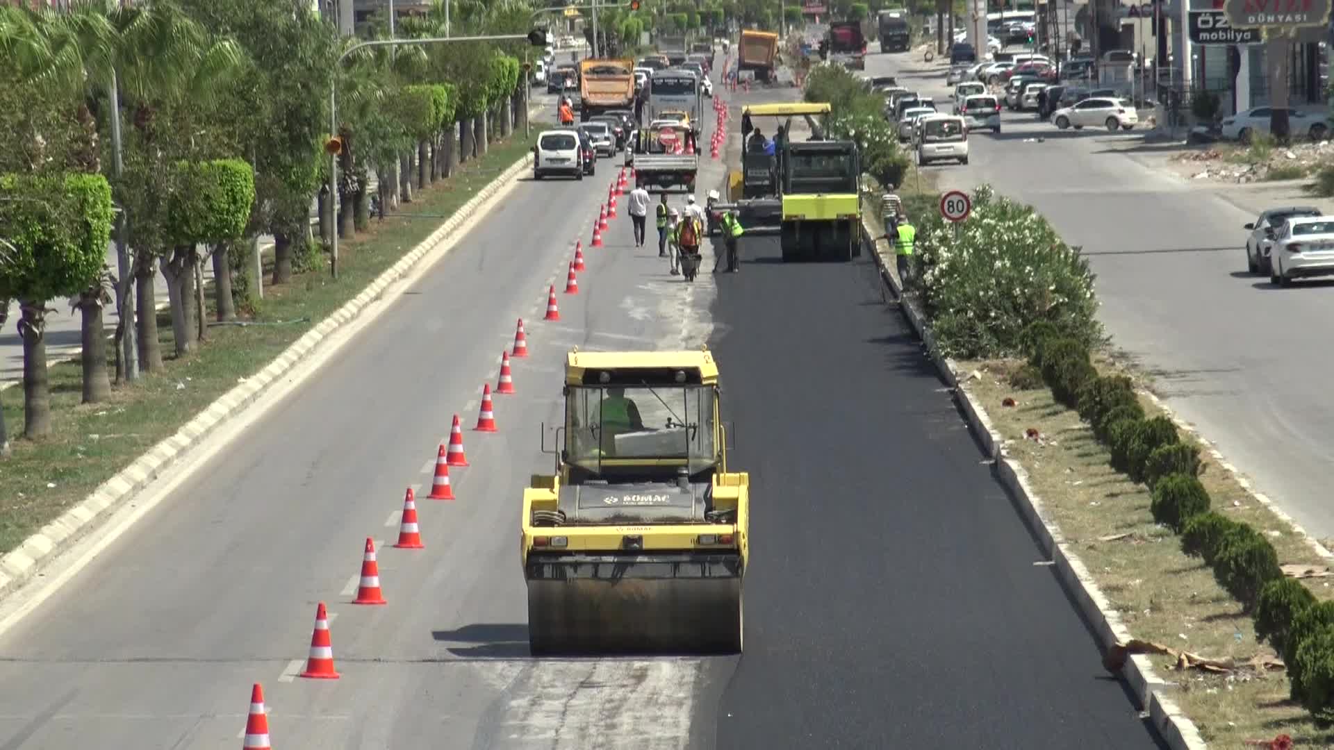 HATAY BÜYÜKŞEHİR’DEN, İSKENDERUN'DAKİ E-5 KARAYOLU’NDA BETON ASFALT ÇALIŞMASI