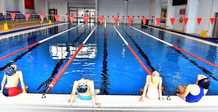 İzmir Bornova’da yüzme havuzunun temeli atılıyor