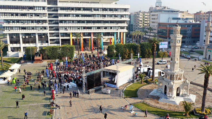 İzmir’de dijital demokrasi dönemi başladı