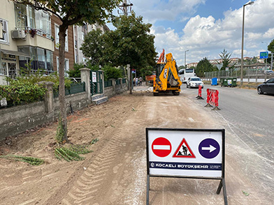 İzmit Karayolu Sokağı’nda üstyapı yenileme çalışmalarına başlandı