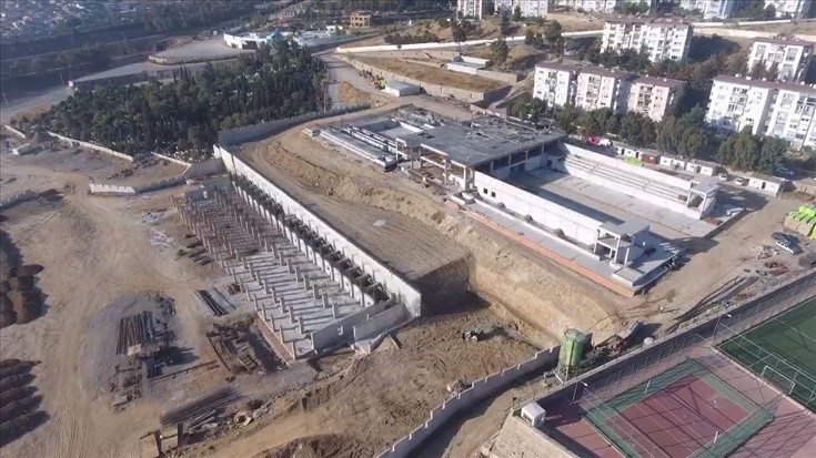 Karabağlar Gençlik ve Spor Merkezi’nin yarısı tamamlandı