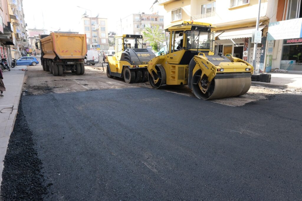 KIRIKHAN ATATÜRK CADDESİ ASFALTLANIYOR