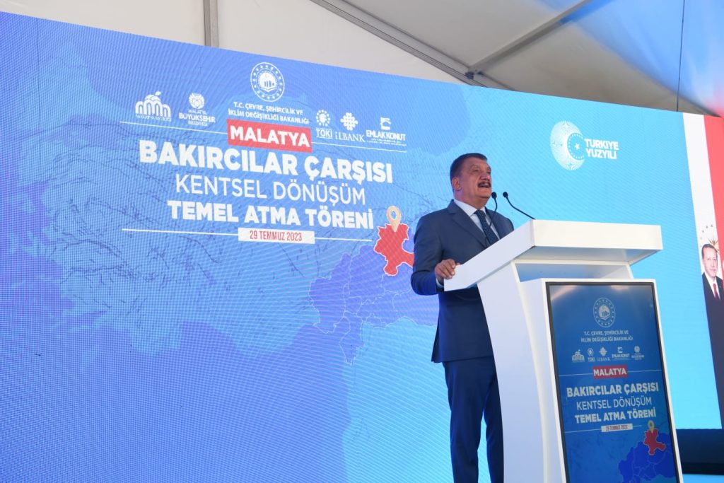 MALATYA’DA YERİNDE DÖNÜŞÜMÜN İLK KAZMASI BAKIRCILAR ÇARŞISI İÇİN VURULDU