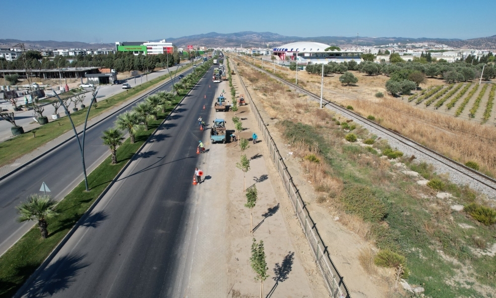 MURADİYE-MENEMEN CADDESİNE 19 BİN METREKARE PEYZAJ UYGULAMASI