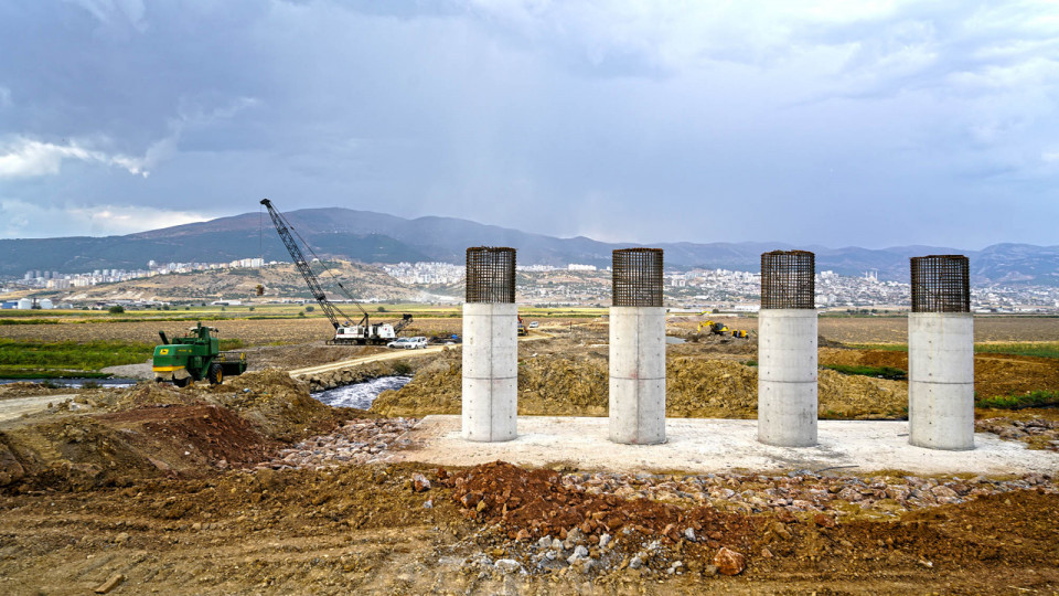 Önsen Köprüsü ve Bağlantı Yolu’nda Çalışmalar Hızla İlerliyor