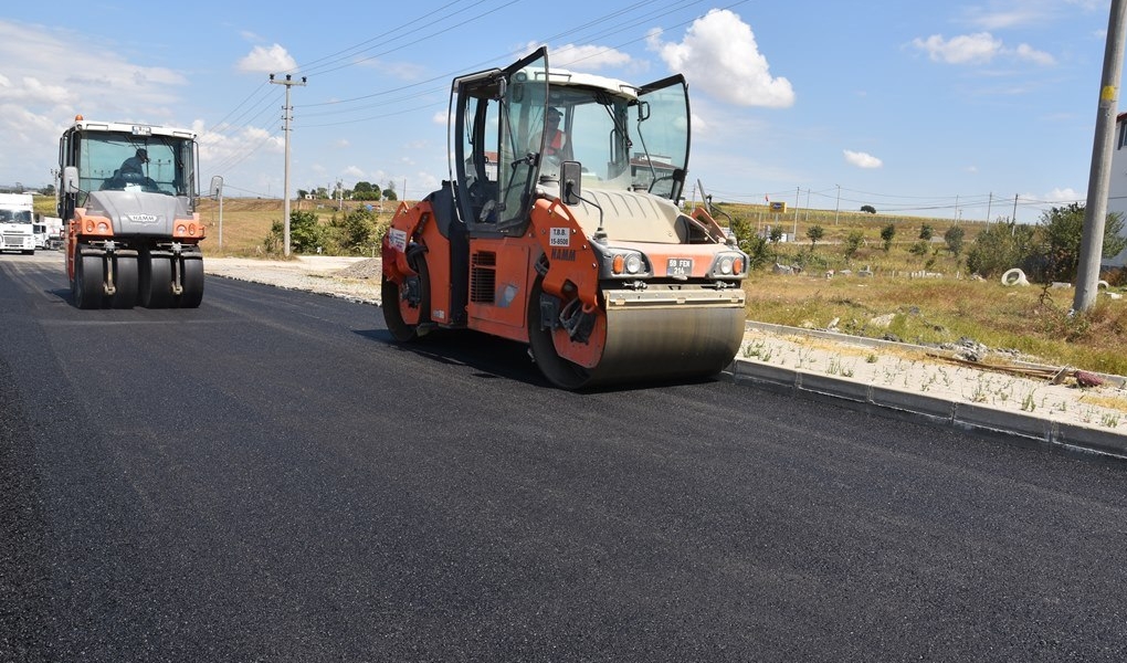 SÜLEYMANPAŞA VE ERGENE İLÇELERİNDE YOL YAPIM ÇALIŞMALARI DEVAM EDİYOR