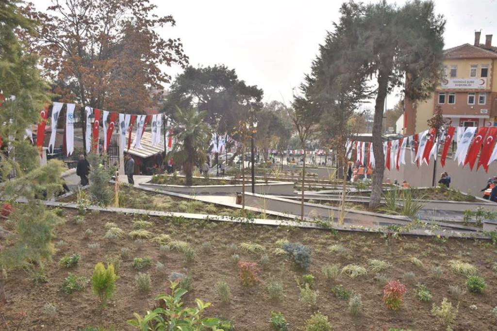 SÜLEYMANPAŞA'NIN SİMGESİ MERDİVENLİ PARK HİZMETE AÇILDI