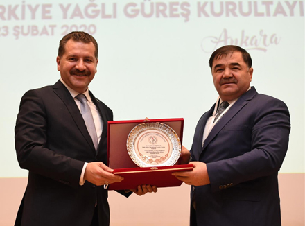 Yağlı Güreşte Güç Birliği