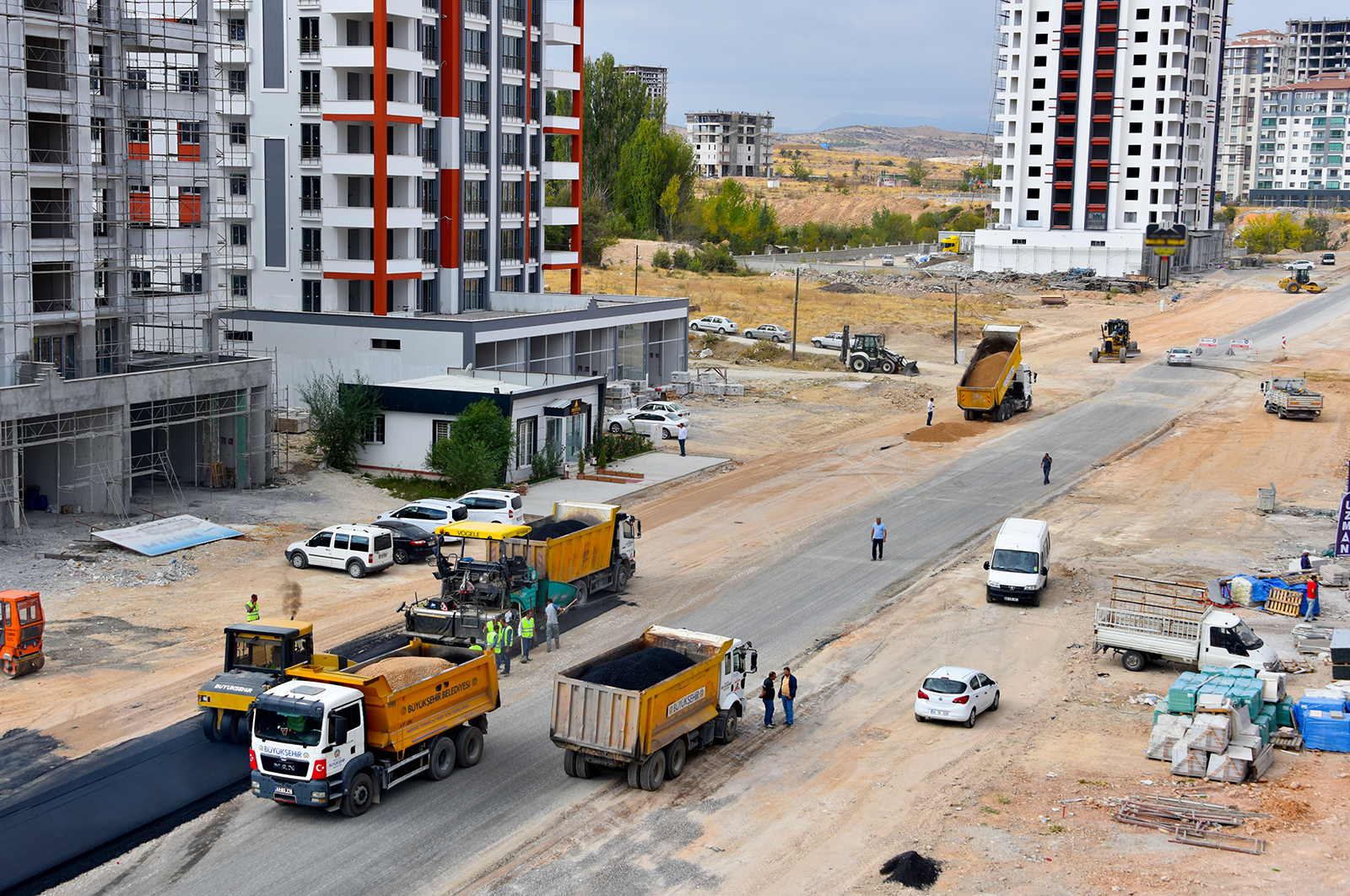 YENİ AÇILAN YOLLAR TRAFİK AKIŞINI RAHATLATACAK